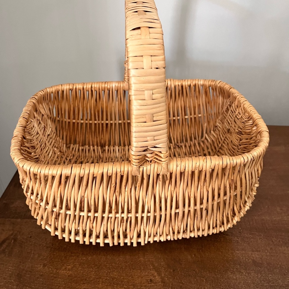 Vintage Woven Basket with Handle 10 x 7 x 7 Grandmas Egg basket Easter